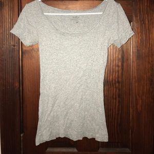 Old Navy gray t-shirt